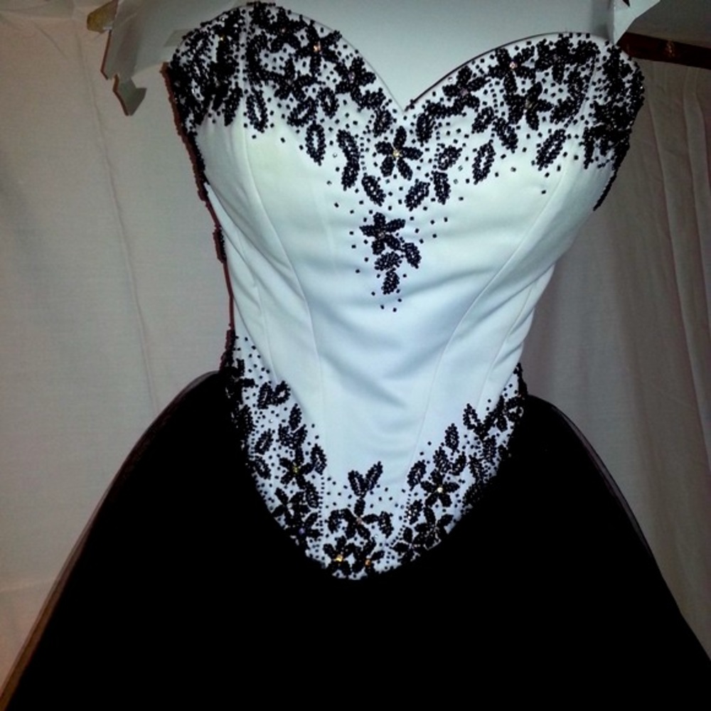 prom dress  ⬇️